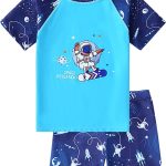 زي سباحة ازرق للاولاد من بيجثري، سروال سباحة للحماية من الشمس للحماية من الطفح الجلدي وقميص سباحة، قميص سباحة سريع الجفاف بنمط ديناصور وسروال سباحة