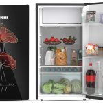 نيكاي ثلاجة بباب واحد سعة 140 لتر/ 90 لتر مع لمسة نهائية زجاجية، حامل زجاجة 2 لتر، ارفف زجاجية، حجرة تبريد منفصلة، ثلاجة صغيرة للمطبخ وغرفة النوم والمكتب والبار - NRF140G (اسود)