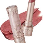 احمر شفاه ليتل انجل مات من فلاور نوز - 3.5 غرام، مقاوم للماء ويدوم طويلا، لمسة نهائية مات (C06 ليريك بويتري - سيبريس روز)