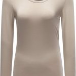 اوثريد اند كو تي شيرت نسائي باكمام طويلة ورقبة مفتوحة وطبقة اساسية قابلة للتمدد