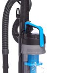 مكنسة كهربائية باور فورس هيليكس بدون كيس من بيسيل (2111E)، تمتاز بقدرة شفط عالية الاداء وبمساحة تغطية كبيرة لالتقاط حبيبات الغبار الدقيقة وبكفالة لسنتين من الشركة المصنعة