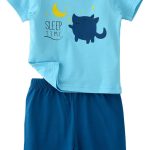 جام تيشرت للاولاد برقبة دائرية واكمام قصيرة برسومات جرافيك مع شورت سادة