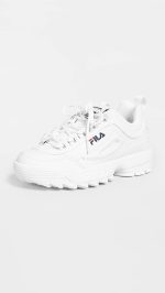 ⁦حذاء رياضي نسائي منخفض الرقبة من Fila⁩ - الصورة ⁦2⁩