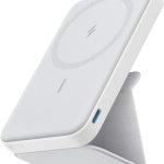 بطارية Anker المغناطيسية، شاحن محمول لاسلكي قابل للطي 5K مع حامل ومنفذ USB-C (على الجانب)، مخصصة فقط لـ MagSafe وiPhone 15/15 Plus/15 Pro/15 Pro Max وiPhone14/13 Series (اللون الأبيض).