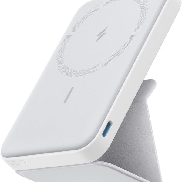 بطارية Anker المغناطيسية، شاحن محمول لاسلكي قابل للطي 5K مع حامل ومنفذ USB-C (على الجانب)، مخصصة فقط لـ MagSafe وiPhone 15/15 Plus/15 Pro/15 Pro Max وiPhone14/13 Series (اللون الأبيض).
