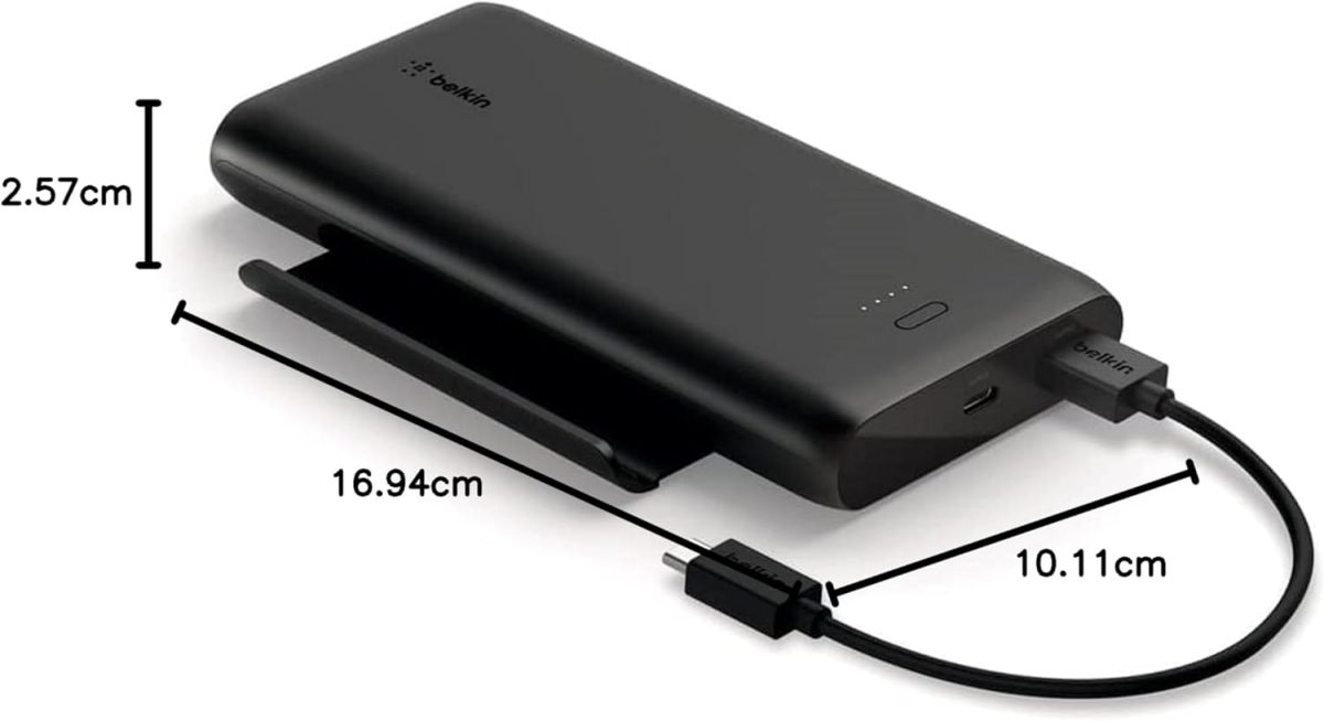 ⁦باور بانك محمول 10000 مللي امبير في الساعة من بيلكن، شاحن محمول USB-C 10K مع منفذ USB-C ومنفذي USB-A وبطارية شحن تصل الى 15 واط لاجهزة ايفون وسامسونج جالكسي وايربودز وايباد وغيرها - اسود⁩ - الصورة ⁦13⁩