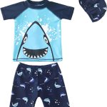 طقم ملابس سباحة للاولاد الصغار من رافليتا® مكون من 3 قطع، بدلة سباحة بتصميم ديناصور للحماية من الطفح الجلدي بعامل حماية من الاشعة فوق البنفسجية 50+