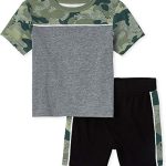 مجموعة تي شيرت وشورت قصير مموه بأكمام قصيرة للأولاد من The Children's Place