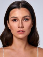 ⁦شيجلام قلم كونتور كريمي من سناتش اند ديفاين ستيك يدوم طويلا بتركيبة عالية الاصطباغ ومقاومة للعرق لنحت الوجه خفيف الوزن وناعم وطبيعي (جولدن صن)⁩ - الصورة ⁦4⁩
