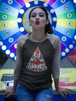 ⁦تي شيرت ديف ليبارد 80s Heavy Metal Band RocknRoll Brit Flag Logo Adult Raglan T⁩ - الصورة ⁦4⁩