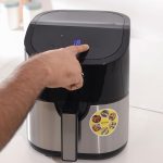 ⁦كريبتون مقلاة هوائية رقمية 1500 واط 3.5 لتر بتقنية دوران الهواء الساخن للقلي الجاف الخالي من الزيت قليل الدسم لطهي الطعام الصحي - سلة غير لاصقة، امنة للاستخدام في غسالة الصحون، حماية من الحرارة⁩ - الصورة ⁦2⁩
