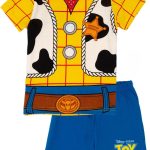 ديزني طقم بيجامة وودي للاولاد من توي ستوري | ملابس تنكرية بنمط رعاة البقر الخشبي للاطفال | تي شيرت وشورت بتصميم شريف وودي | بضائع توي ستوري الرسمية | هدية مثالية لملابس الاسترخاء