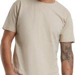 تي شيرت بتصميم ذو حواف سفلية طويلة وقبة دائرية بدون طوق ببنية من قطن جورسيه 100% للرجال من اوربان كلاسيكس