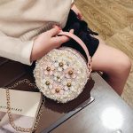 ⁦شنطة كروس للفتيات الصغيرات مع زهور لؤلؤية، شنطة كتف صغيرة لطيفة للاميرات للبنات الصغار⁩ - الصورة ⁦5⁩