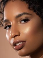 ⁦شيجلام مكياج - هايلايتر سائل جلو بلوم بلمسة نهائية لامعة - مكياج هايلايتر مقاوم للماء يدوم طويلا مع طرف اسفنجي (تي كيك)⁩ - الصورة ⁦2⁩