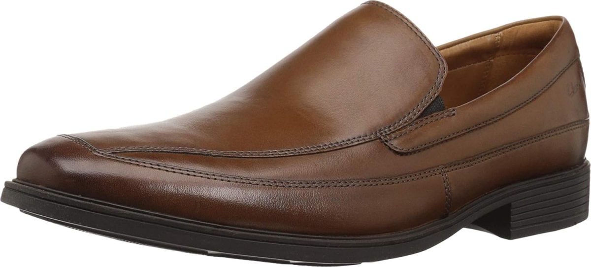 تي شيرت رجالي من Clarks tilden مجان ً ا (لون جديد) سهل الارتداء من دون رباط