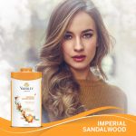 ⁦بودرة تلك معطرة برائحة خشب الصندل من ياردلي، 250 غرام⁩ - الصورة ⁦3⁩