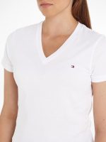 ⁦Tommy Hilfiger Women's Heritage V-Neck Knit Top⁩ - الصورة ⁦3⁩