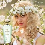 ⁦مجموعة هدايا عطر امبريال جاسمين من ياردلي، رائحة وورد وياسمين وزهر البرتقال، عطر او دي تواليت 125 مل + بخاخ معطر للجسم 150 مل⁩ - الصورة ⁦3⁩