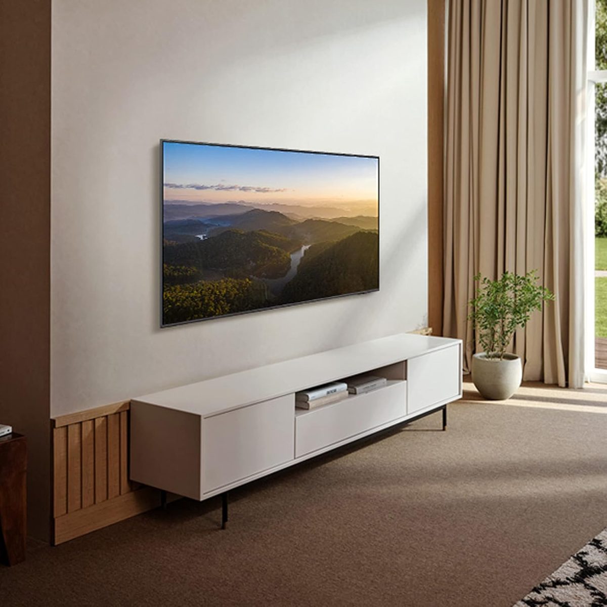 ⁦سامسونج 85 بوصة 4K QLED HDR+ معالج كوانتوم لتعزيز الحركة QA85Q70CAUXZN - ضمان لمدة عام (موديل 2023 - نسخة الامارات العربية المتحدة)⁩ - الصورة ⁦4⁩