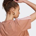 ⁦اديداس تي شيرت اسنشيالز قصير 3 خطوط من قماش الجيرسيه الفردي للنساء⁩ - الصورة ⁦4⁩