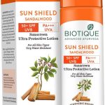 كريم الوجه الواقي من الشمس بعامل وقاية من أشعة الشمس فوق البنفسجية بدرجة 50+ من خشب الصندل من بيوتيك 120 مل