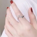 ⁦Haoze Initial Letter Ring for Women Silver Stackable Alphabet Rings with Initial Adjustable Crystal Inlaid Initial Rings Bridesmaid Gift⁩ - الصورة ⁦3⁩