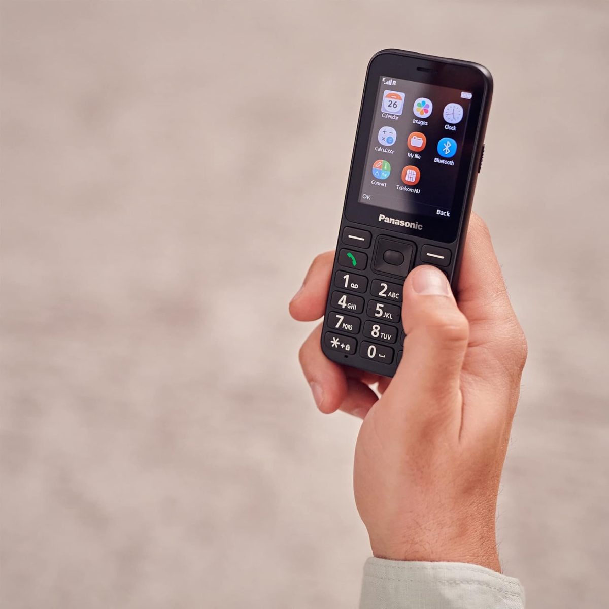 ⁦باناسونيك KX-TU250EXB 4G اسنشيالز موبايل اسنشيالز شاشة كبيرة بزر اس او اس بدون استخدام اليدين - اسود⁩ - الصورة ⁦2⁩