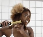 ⁦انديس مشط ضغط احترافي من السيراميك الحراري 38335 للشعر - حرارة عالية 450 فهرنهايت مع جهد مزدوج - 20 اعدادات حرارة قابلة للتعديل، ايقاف تلقائي لمدة 30 دقيقة، ذهبي⁩ - الصورة ⁦3⁩