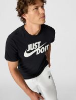 ⁦تيشيرت رياضي سووش للرجال مطبوع عليه Just Do It من نايك (عبوة من قطعة واحدة)⁩ - الصورة ⁦4⁩