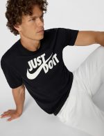 ⁦تيشيرت رياضي سووش للرجال مطبوع عليه Just Do It من نايك (عبوة من قطعة واحدة)⁩ - الصورة ⁦6⁩
