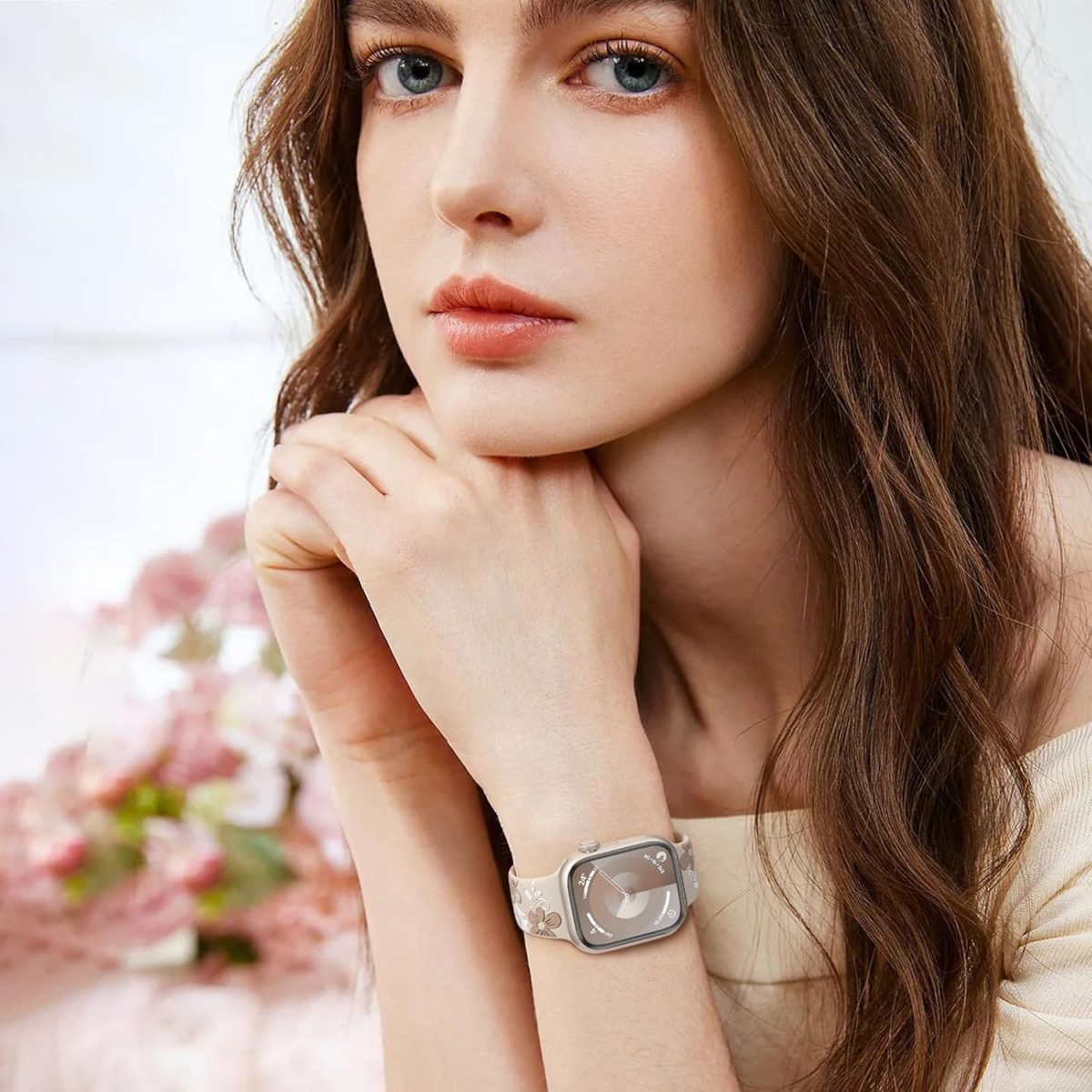 ⁦يو بيك سوار مزين بالزهور متوافق مع سوار ساعة ابل للنساء مقاس 40 ملم و41 ملم و38 ملم و42 ملم و44 ملم و45 ملم و46 ملم و49 ملم - سوار انيق منقوش على شكل زهرة لطيفة من السيليكون لسلسلة اي ووتش 10 9 8 7 6⁩ - الصورة ⁦5⁩