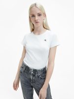 ⁦Calvin Klein Women's CK EMBROIDERY SLIM TEE S/S Knit Top⁩ - الصورة ⁦2⁩