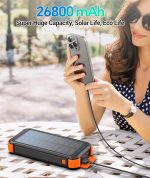 ⁦دبليو اي اس تي دي اي باور بانك يعمل بالطاقة الشمسية 26800mAh مع 3 كابلات، باور بانك 15 واط للشحن السريع 3 مداخل و4 مخارج، شاحن شمسي مدمج بمصابيح يدوية مزدوجة مع 3 اوضاع (ثابت-SOS-Strobe) للتخييم في⁩ - الصورة ⁦7⁩