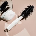 ⁦تانجل تيزر اداة صغيرة دائرية لتصفيف الشعر من بلو ستايلنج، ابيض⁩ - الصورة ⁦2⁩