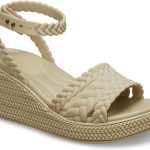 كروكس صندل بكعب عريض وحزام للكاحل من بروكلين للبالغين من الجنسين