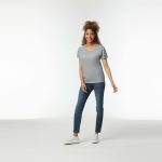 ⁦تي شيرت Gildan النسائي من القطن الثقيل برقبة على شكل حرف V، عبوة من قطعتين⁩ - الصورة ⁦6⁩