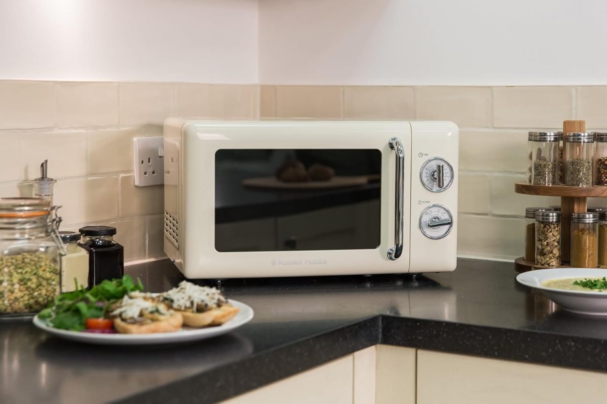 ⁦راسل هوبز ميكروويف يدوي صغير الحجم من ار اتش ار اي تي ام ام 705C سعة 17 لتر 700 واط مع 5 مستويات طاقة ومؤقت واعداد اذابة الثلج وسهل التنظيف⁩ - الصورة ⁦4⁩