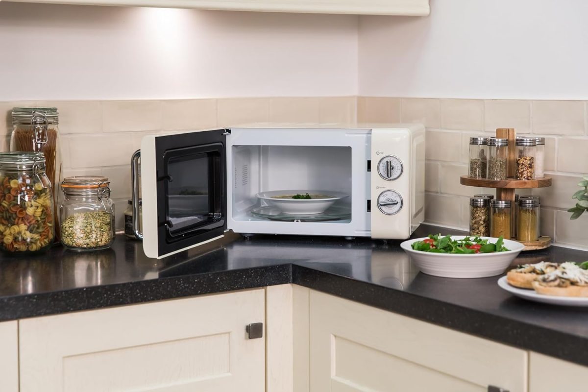 ⁦راسل هوبز ميكروويف يدوي صغير الحجم من ار اتش ار اي تي ام ام 705C سعة 17 لتر 700 واط مع 5 مستويات طاقة ومؤقت واعداد اذابة الثلج وسهل التنظيف⁩ - الصورة ⁦8⁩