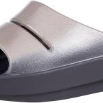 صندل حريمي من OOFOS بجزء منزلق