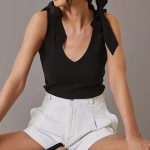 ⁦توب كات صيفي للنساء برقبة على شكل حرف V ورباط على الكتف وحزام ربطة عنق بدون اكمام وبدون ظهر مضلع من ايكوبيد، بلايز للخروج⁩ - الصورة ⁦4⁩