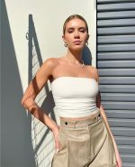 ⁦بلوزة نسائية قصيرة بدون اكمام، بلوزة انبوبية سادة صيفية انيقة نحيفة بدون حمالات بدون اكمام مناسبة للحياة اليومية والسفر والعطلات، مقاس واحد⁩ - الصورة ⁦4⁩