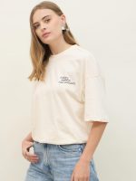 ⁦Styli Women's Croissants Graphic Print Dropped Shoulder Oversized T-Shirt⁩ - الصورة ⁦4⁩