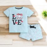 ⁦طقم بيجامة مكون من تيشرت وشورت مطبوع للبنات الصغيرات من فيكتور اند جين، SS24GPJST223⁩ - الصورة ⁦5⁩