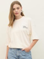 ⁦Styli Women's Croissants Graphic Print Dropped Shoulder Oversized T-Shirt⁩ - الصورة ⁦3⁩