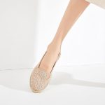 ⁦حذاء باليه مسطح اسود مطرز بالزهور للنساء من الدانتيل الابيض، حذاء مسطح مريح⁩ - الصورة ⁦7⁩