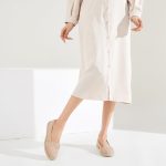 ⁦حذاء باليه مسطح اسود مطرز بالزهور للنساء من الدانتيل الابيض، حذاء مسطح مريح⁩ - الصورة ⁦9⁩