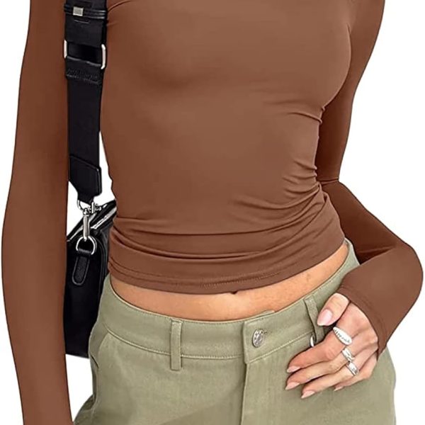 بلوزة قصيرة للنساء بقصة ضيقة كاجوال بلون سادة ورقبة دائرية ضيقة واكمام طويلة