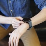 ⁦سوار ساعة سيليكون ناعم 22 ملم من فانكل، متوافق مع جارمين فينيكس 7/فينيكس 6 برو/فينيكس 6/فينيكس 5 بلس/فينيكس 5/فوررنر 955/945/935/ايبيكس/ديسنت جي 1/ابروتش S60/كواتيكس 5⁩ - الصورة ⁦8⁩