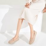 ⁦حذاء باليه مسطح اسود مطرز بالزهور للنساء من الدانتيل الابيض، حذاء مسطح مريح⁩ - الصورة ⁦5⁩